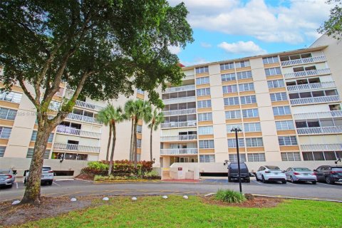 Condominio en venta en Lauderhill, Florida, 2 dormitorios, 107.77 m2 № 1691491 - foto 25