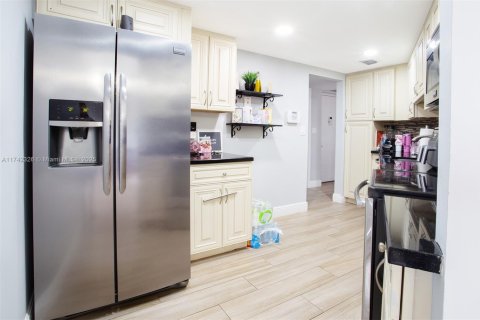 Condominio en venta en Lauderhill, Florida, 2 dormitorios, 107.77 m2 № 1691491 - foto 8