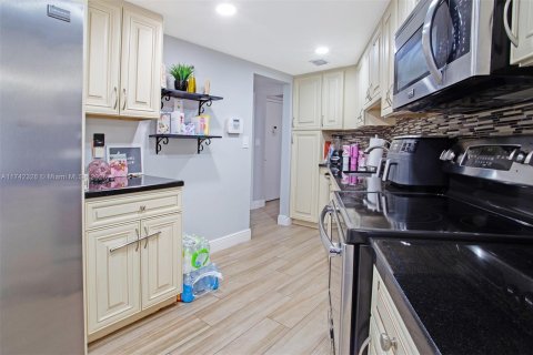 Condominio en venta en Lauderhill, Florida, 2 dormitorios, 107.77 m2 № 1691491 - foto 7