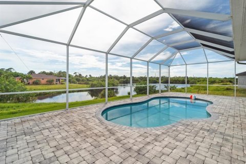 House in Rotonda, Florida 3 bedrooms, 150.97 sq.m. № 1894287 - photo 18