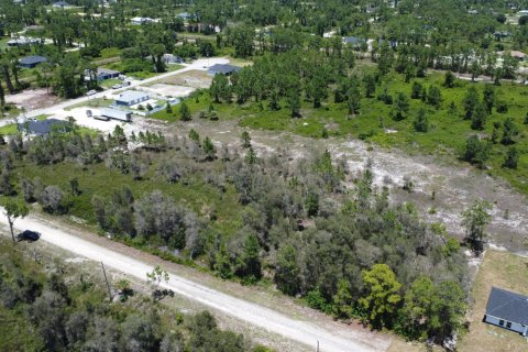 Propiedad comercial en venta en Lehigh Acres, Florida № 2184056 - foto 8