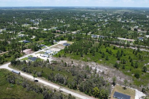 Propiedad comercial en venta en Lehigh Acres, Florida № 2184056 - foto 13