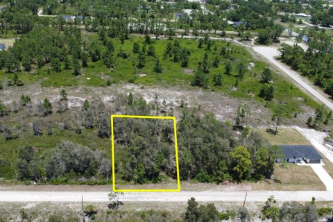 Commercial property in Lehigh Acres, Florida № 2184056