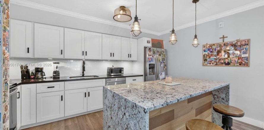 Condominio en Miami, Florida, 1 dormitorio  № 2010631