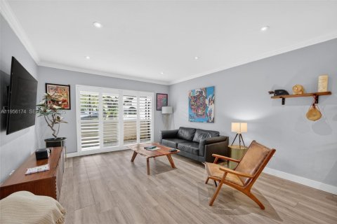 Condominio en alquiler en Miami, Florida, 1 dormitorio, 79.34 m2 № 2010631 - foto 5