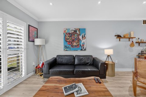 Condominio en alquiler en Miami, Florida, 1 dormitorio, 79.34 m2 № 2010631 - foto 10