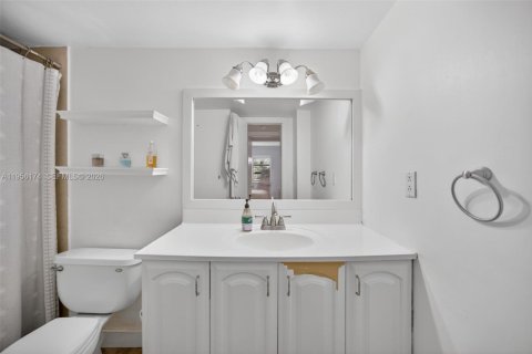 Condominio en alquiler en Miami, Florida, 1 dormitorio, 79.34 m2 № 2010631 - foto 16