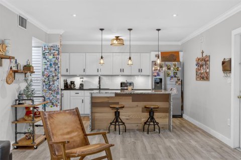 Condominio en alquiler en Miami, Florida, 1 dormitorio, 79.34 m2 № 2010631 - foto 8