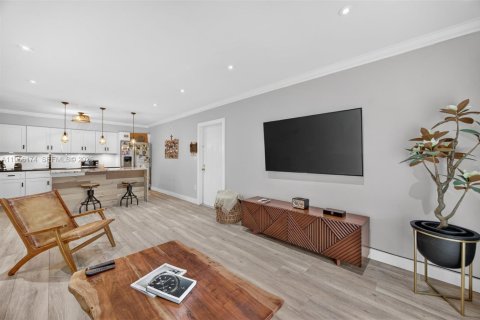 Condominio en alquiler en Miami, Florida, 1 dormitorio, 79.34 m2 № 2010631 - foto 9