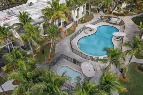 Condominio en alquiler en Miami, Florida, 1 dormitorio, 79.34 m2 № 2010631 - foto 26