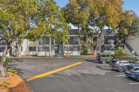 Condominio en alquiler en Miami, Florida, 1 dormitorio, 79.34 m2 № 2010631 - foto 22