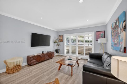 Condominio en alquiler en Miami, Florida, 1 dormitorio, 79.34 m2 № 2010631 - foto 6