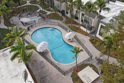 Condominio en alquiler en Miami, Florida, 1 dormitorio, 79.34 m2 № 2010631 - foto 27