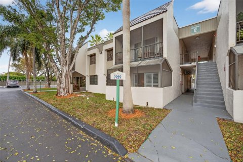 Condominio en alquiler en Miami, Florida, 1 dormitorio, 79.34 m2 № 2010631 - foto 21