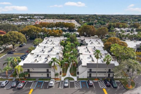 Condominio en alquiler en Miami, Florida, 1 dormitorio, 79.34 m2 № 2010631 - foto 24