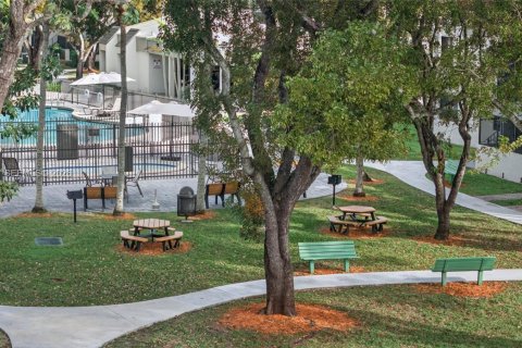 Condominio en alquiler en Miami, Florida, 1 dormitorio, 79.34 m2 № 2010631 - foto 29