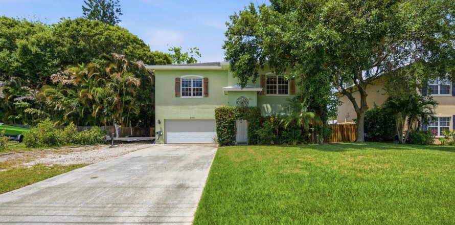 Villa ou maison à Palm City, Floride 4 chambres, 236.06 m2 № 2245755