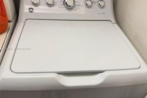 Снять в аренду кондоминиум в Хайалиа, Флорида 3 спальни, 92.16м2, № 2069458 - фото 9