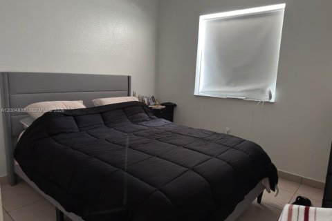 Снять в аренду кондоминиум в Хайалиа, Флорида 3 спальни, 92.16м2, № 2069458 - фото 4