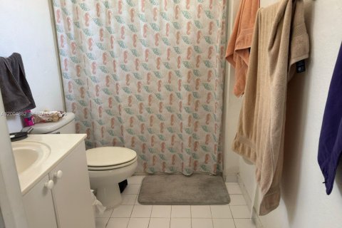 Снять в аренду кондоминиум в Хайалиа, Флорида 3 спальни, 92.16м2, № 2069458 - фото 7