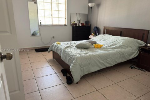 Снять в аренду кондоминиум в Хайалиа, Флорида 3 спальни, 92.16м2, № 2069458 - фото 6