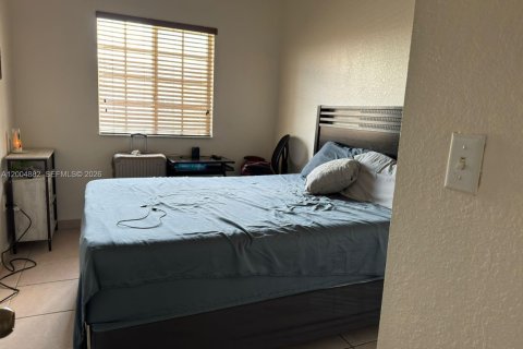 Снять в аренду кондоминиум в Хайалиа, Флорида 3 спальни, 92.16м2, № 2069458 - фото 5