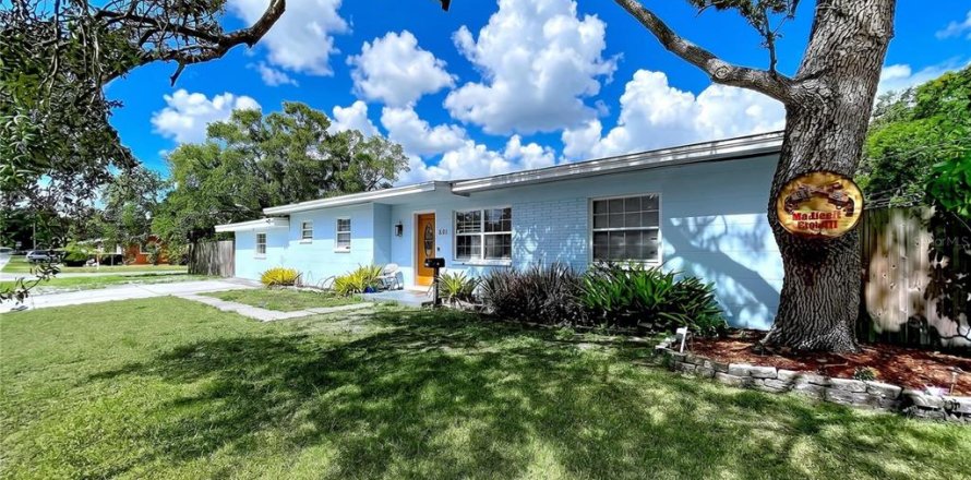 Villa ou maison à Saint Petersburg, Floride 3 chambres, 180.32 m2 № 2195788