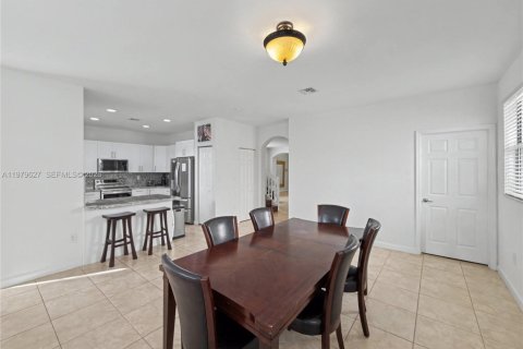 Купить виллу или дом в Хомстед, Флорида 4 спальни, 224.82м2, № 2046119 - фото 21