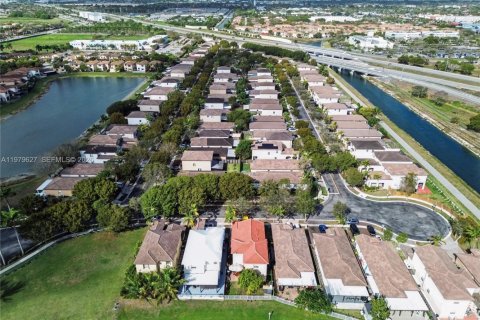 Купить виллу или дом в Хомстед, Флорида 4 спальни, 224.82м2, № 2046119 - фото 12