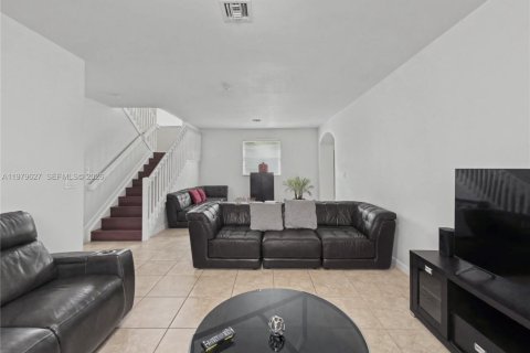 Купить виллу или дом в Хомстед, Флорида 4 спальни, 224.82м2, № 2046119 - фото 8