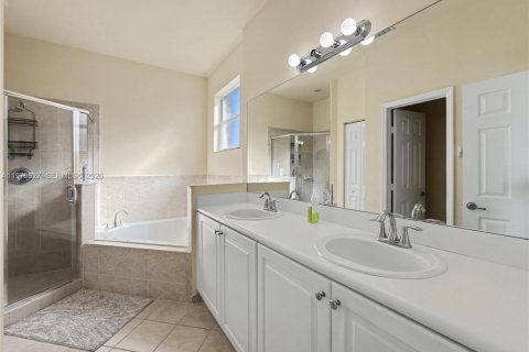 Купить виллу или дом в Хомстед, Флорида 4 спальни, 224.82м2, № 2046119 - фото 30