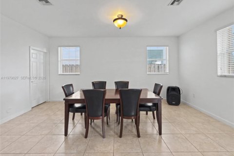 Купить виллу или дом в Хомстед, Флорида 4 спальни, 224.82м2, № 2046119 - фото 16