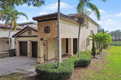 Купить виллу или дом в Хомстед, Флорида 4 спальни, 224.82м2, № 2046119 - фото 3