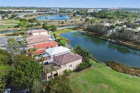 Купить виллу или дом в Хомстед, Флорида 4 спальни, 224.82м2, № 2046119 - фото 7