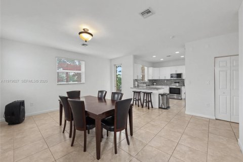 Купить виллу или дом в Хомстед, Флорида 4 спальни, 224.82м2, № 2046119 - фото 20