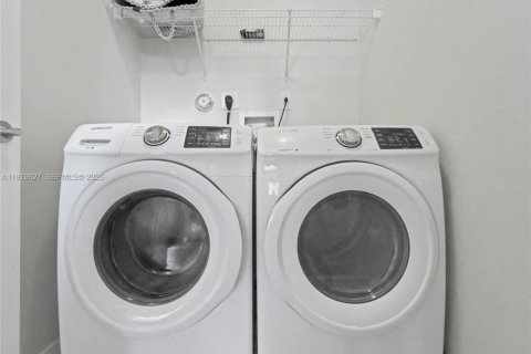 Купить виллу или дом в Хомстед, Флорида 4 спальни, 224.82м2, № 2046119 - фото 27