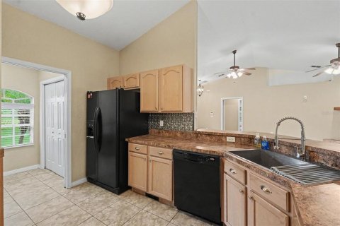 House in Dover, Florida 3 bedrooms, 172.8 sq.m. № 2258198 - photo 10