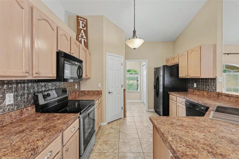 House in Dover, Florida 3 bedrooms, 172.8 sq.m. № 2258198 - photo 7