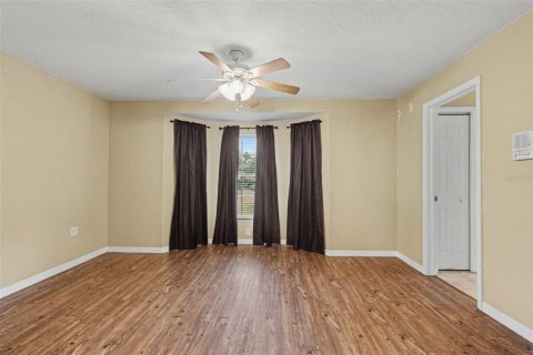 House in Dover, Florida 3 bedrooms, 172.8 sq.m. № 2258198 - photo 14