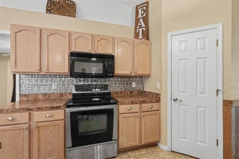 House in Dover, Florida 3 bedrooms, 172.8 sq.m. № 2258198 - photo 9