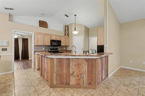 House in Dover, Florida 3 bedrooms, 172.8 sq.m. № 2258198 - photo 6