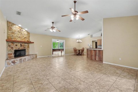 House in Dover, Florida 3 bedrooms, 172.8 sq.m. № 2258198 - photo 2