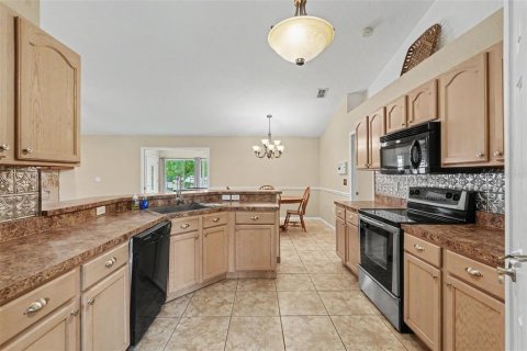 House in Dover, Florida 3 bedrooms, 172.8 sq.m. № 2258198 - photo 8
