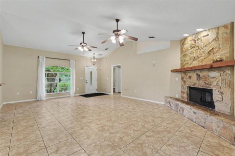 House in Dover, Florida 3 bedrooms, 172.8 sq.m. № 2258198 - photo 4