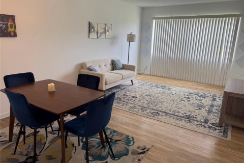 Condominio en venta en Lauderhill, Florida, 1 dormitorio, 63.17 m2 № 2177484 - foto 2