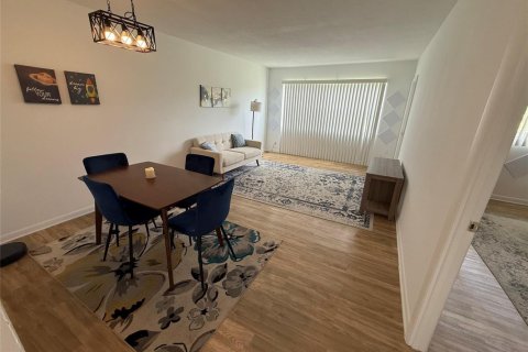 Condominio en Lauderhill, Florida, 1 dormitorio  № 2177484