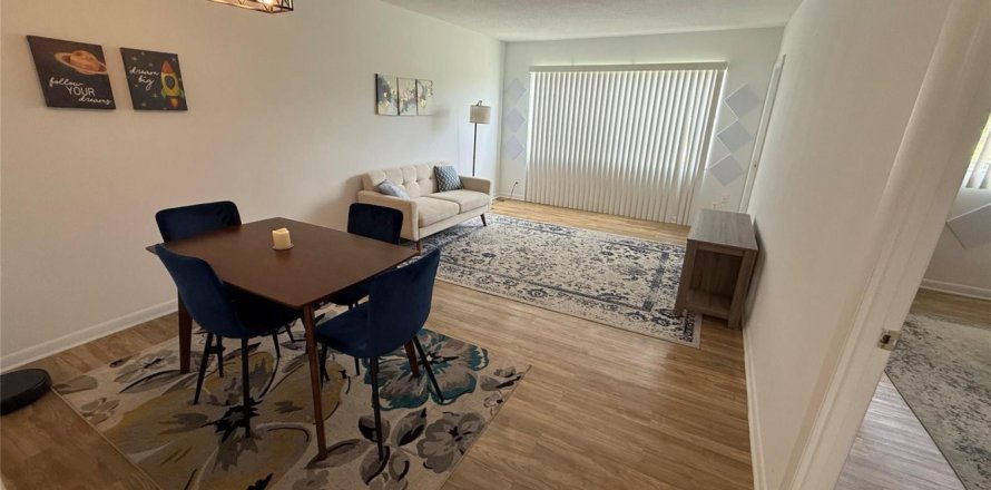Condominio en Lauderhill, Florida, 1 dormitorio  № 2177484