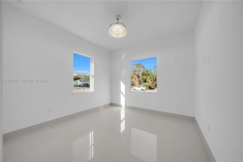 Купить виллу или дом в Лихай-Эйкерс, Флорида 4 спальни, № 2033560 - фото 13