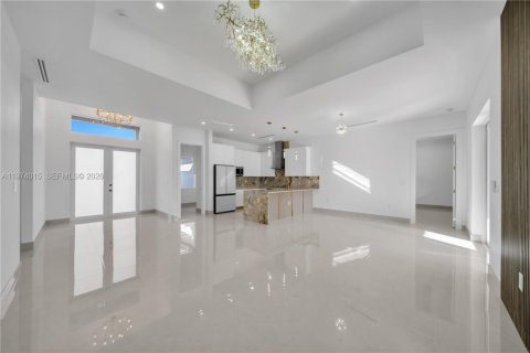 Купить виллу или дом в Лихай-Эйкерс, Флорида 4 спальни, № 2033560 - фото 7