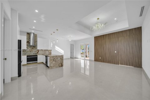 Купить виллу или дом в Лихай-Эйкерс, Флорида 4 спальни, № 2033560 - фото 4